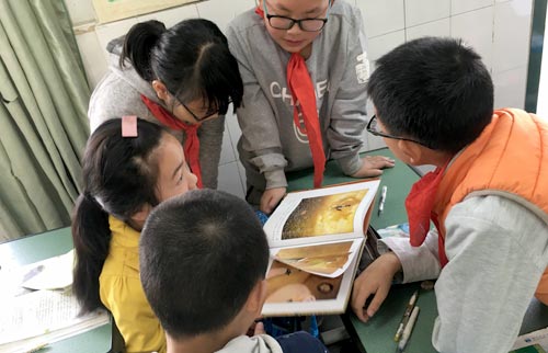 學生組內討論